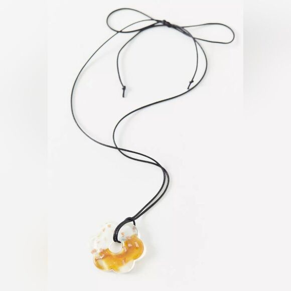 Urban Outfitters Rope necklace with glass oversized flower pendant - Picture 3 of 9